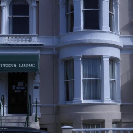 Queens Lodge Ландъндо Екстериор снимка